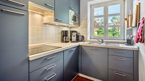 Kaffetrakter/tekoker, kjøleskap, mikrobølgeovn og ovn