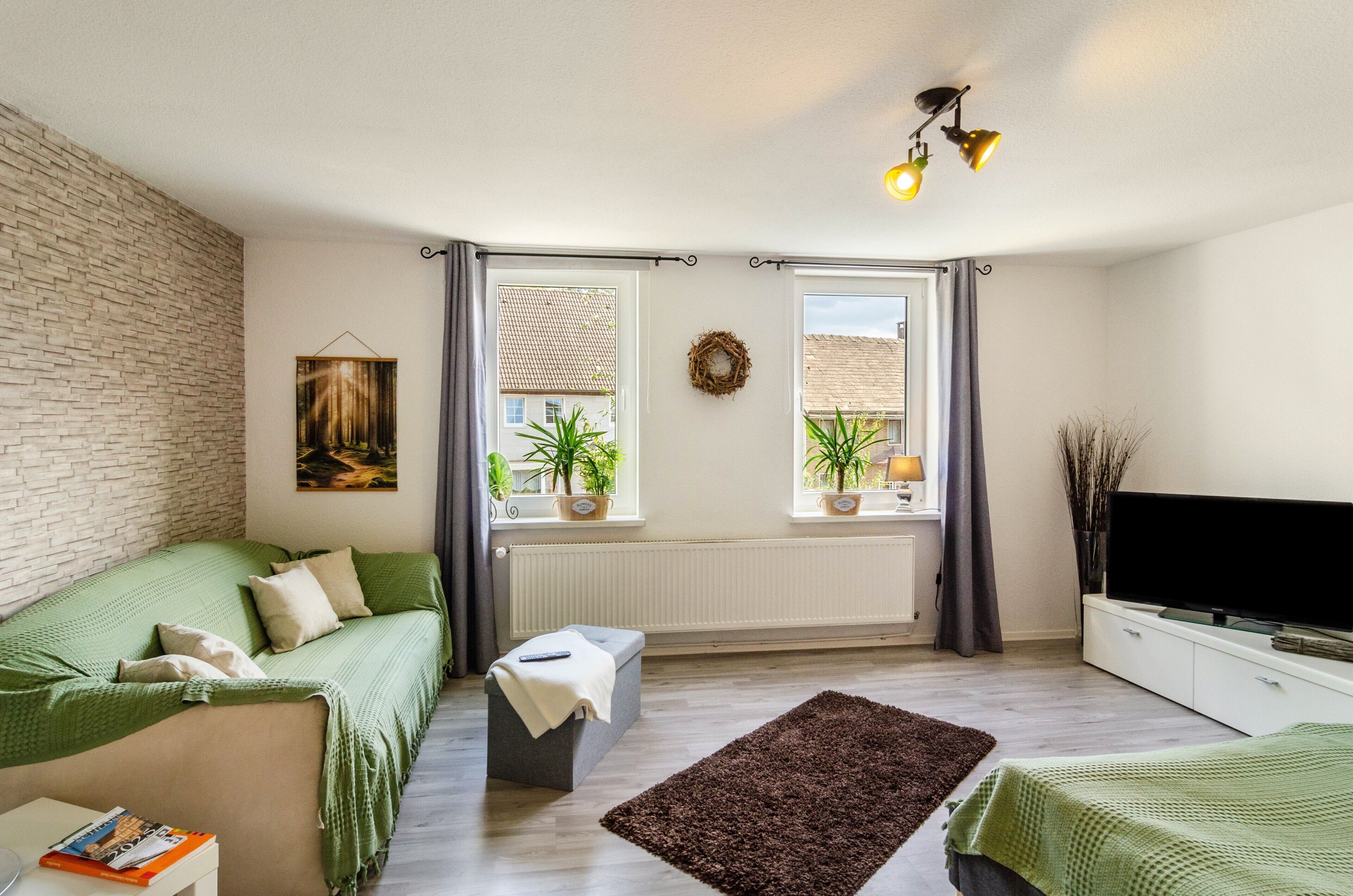 Fernseher, Kamin, Tischtennisplatte