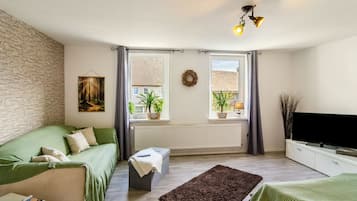 Fernseher, Kamin, Tischtennisplatte