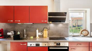 KĂŒhlschrank, Mikrowelle, Ofen, Herdplatte