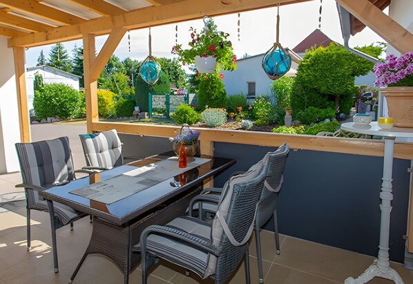 تناول الطعام بالخارج