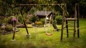 Children’s area - Apartment 'Kornkammer' with Shared Garden, Balcony and Wi-Fi (Schmallenberg)