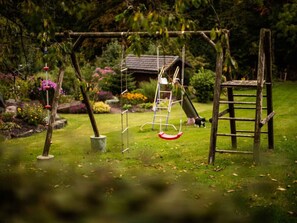 Children’s area - Apartment 'Kornkammer' with Shared Garden, Balcony and Wi-Fi (Schmallenberg)