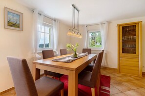 Dining - Wolftalblick Holiday Home with Mountain Views, Private Terrace and Wi-Fi (Oberwolfach)