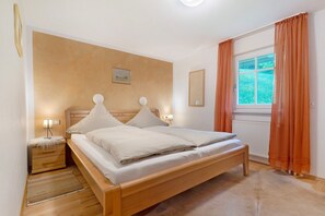 3 bedrooms, free WiFi, bed sheets - Wolftalblick Holiday Home with Mountain Views, Private Terrace and Wi-Fi (Oberwolfach)