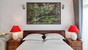 Apartment, 3 Bedrooms, Balcony, City View | Desk, soundproofing, free WiFi