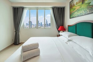 Departamento, 3 habitaciones, balcón, vista a la ciudad | Escritorio, insonorización y wifi gratis