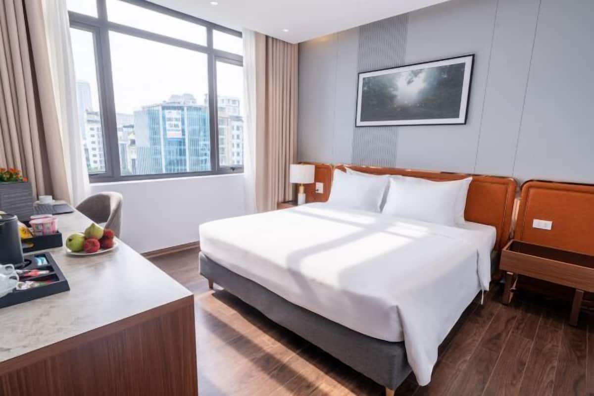 Premium bedding, minibar, in-room safe, desk