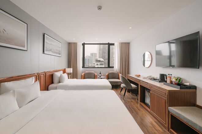 Premium bedding, minibar, in-room safe, desk