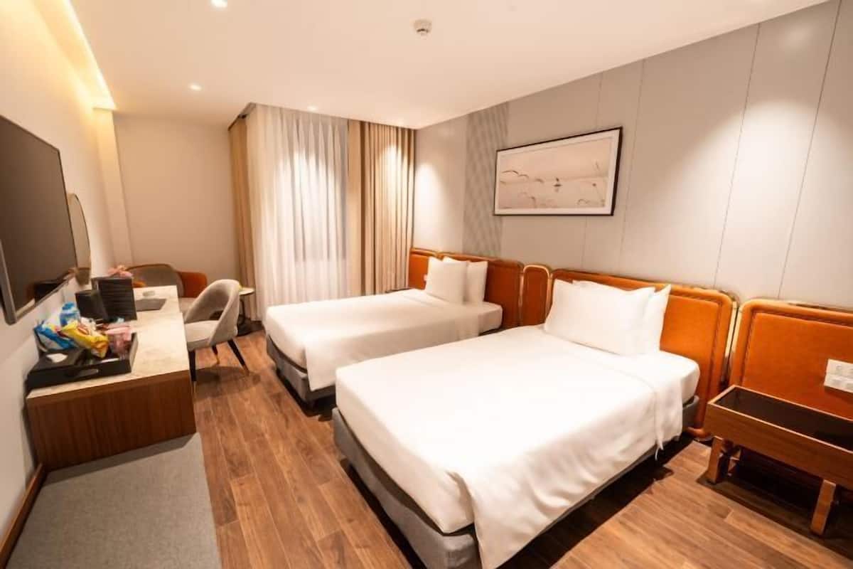 Premium bedding, minibar, in-room safe, desk