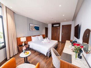 Junior Double Room | Premium bedding, minibar, in-room safe, desk - San Seize Hanoi Hotel (Hanoi)