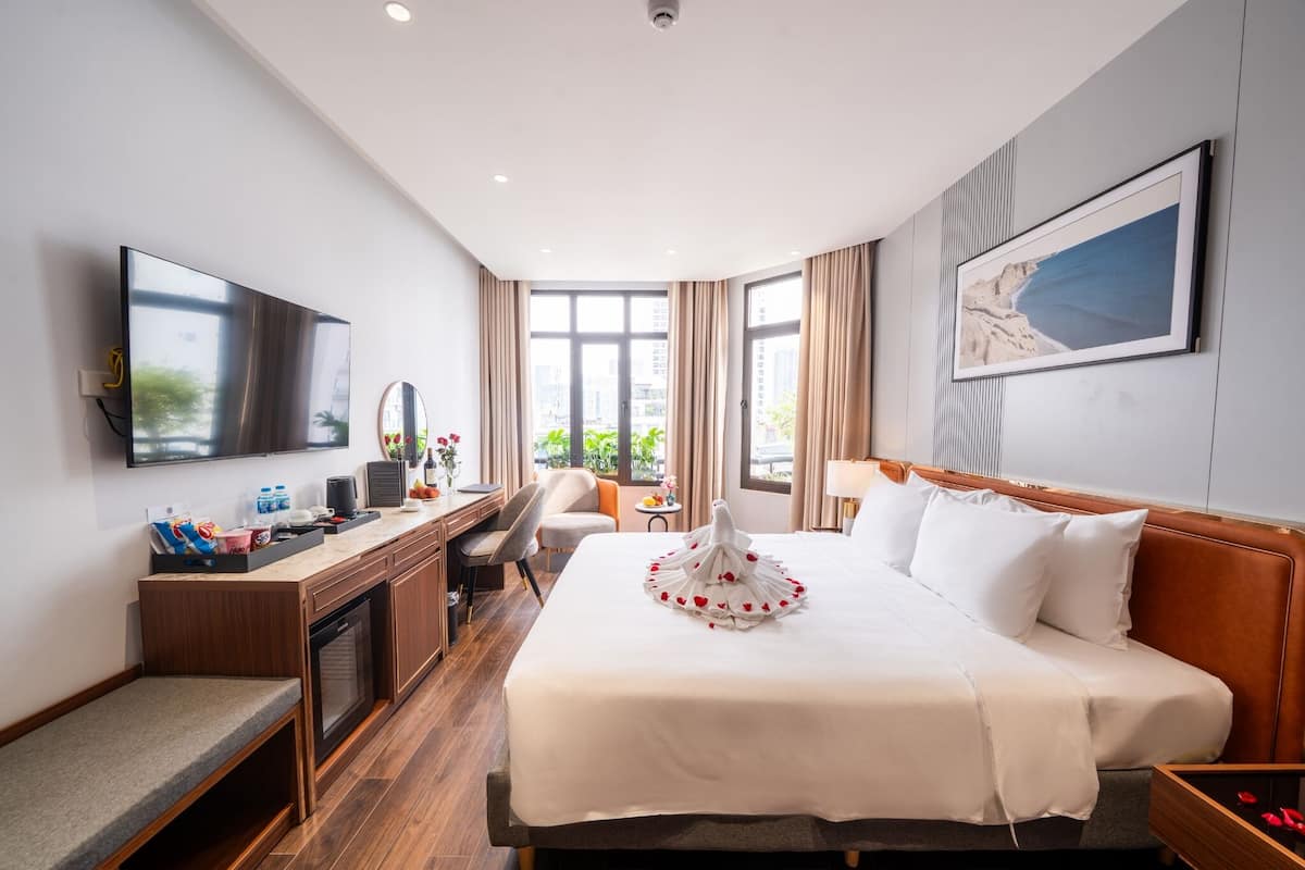 Junior Double Room | Premium bedding, minibar, in-room safe, desk