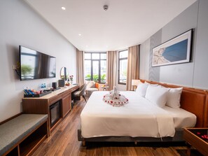 Junior Double Room | Premium bedding, minibar, in-room safe, desk - San Seize Hanoi Hotel (Hanoi)