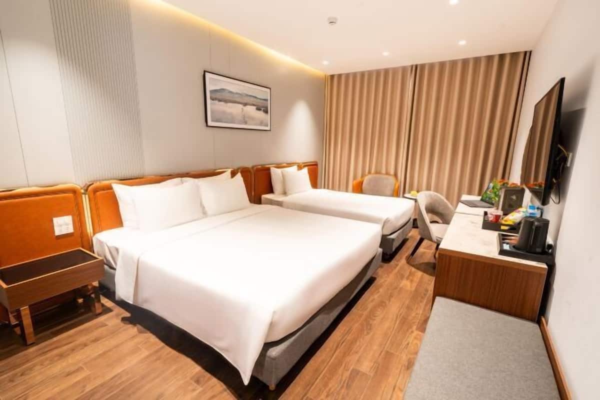 Premium bedding, minibar, in-room safe, desk