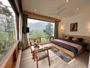Free WiFi, bed sheets - Crimson inn by Senderos De Pine (Kullu)