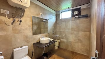 Doccia, asciugacapelli, asciugamani, sapone