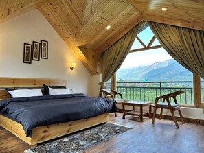 Free WiFi, bed sheets - Crimson inn by Senderos De Pine (Kullu)