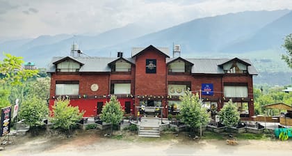 Crimson inn by Senderos De Pine