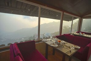 Restaurant - The Leisure Cave Mussoorie (Mussoorie)