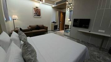 Premium Room | Laptop workspace, free WiFi