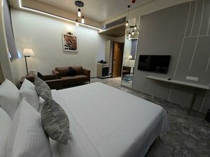 Premium Room | Laptop workspace, free WiFi - Enrise by Sayaji Latur (Latur)