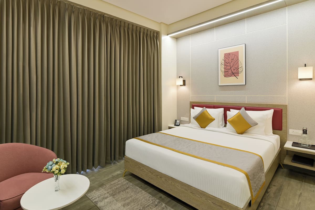 Deluxe Room | Laptop workspace, free WiFi