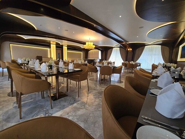 Dining - Enrise by Sayaji Latur (Latur)