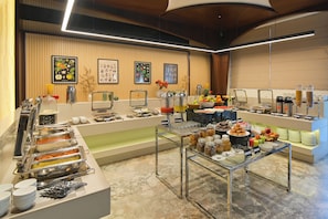 Shower, hair dryer, towels, soap - Enrise by Sayaji Latur (Latur)