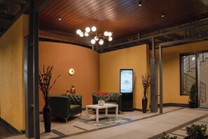 Lobby sitting area - Enrise by Sayaji Latur (Latur)