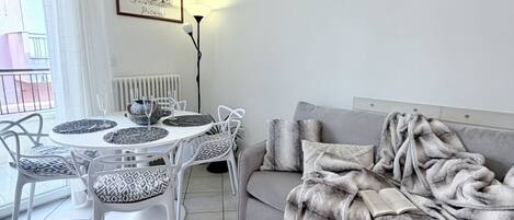 تناول الطعام