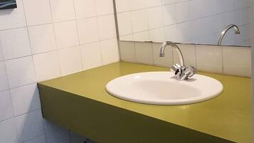 Een douche, een haardroger