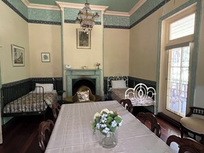 6 bedrooms, desk, iron/ironing board, travel cot