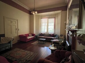 Smart TV, fireplace, DVD player, books