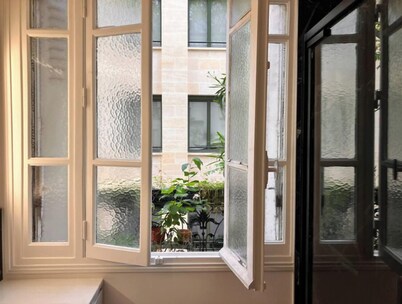 Charming three-room apartment with terrace in the heart of the Marais