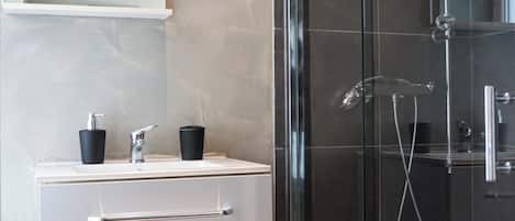 Shower, towels