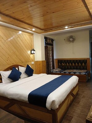 Triple Room, Mountain View | Free WiFi, bed sheets