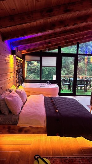 Een bureau, een laptopwerkplek, gratis wifi