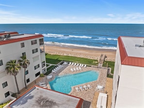 A heated pool - Welcome to this stylish 2BR/2BA condo in Chadham By the Sea on a peaceful no-drive beach. Enjoy sweeping ocean views from the open living, dining, and kitchen area, all designed to showcase the scenery, with a calming beach-themed interior. (New Smyrna Beach)