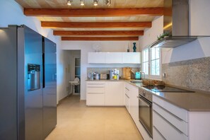 Micro-ondes, four, plaque de cuisson, lave-vaisselle