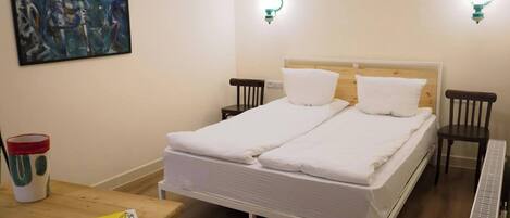 1 chambre, bureau, fer et planche à repasser, Wi-Fi