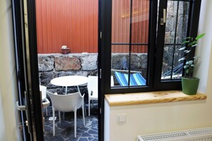 Interior - Double-bedroom apartment in downtown, with a wine bar on ground floor (Gyumri)