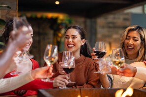 Bar (on property) - LaBed - Directly on Drosselgasse | Enjoy the wine region, old town & view of the Rhine (Rüdesheim am Rhein)