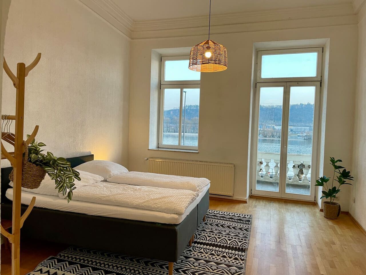 2 habitaciones, tabla de planchar con plancha, wifi y ropa de cama 