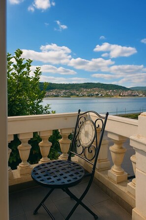 Property grounds - LaBed - Directly on Drosselgasse | Enjoy the wine region, old town & view of the Rhine (Rüdesheim am Rhein)