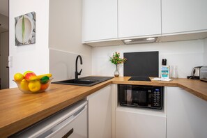 Réfrigérateur, micro-ondes, four, lave-vaisselle