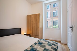 Bügeleisen/Bügelbrett, kostenloses WLAN, Bettwäsche