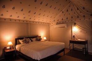 Desk, laptop workspace, blackout curtains, free WiFi - Impian Resort (Jodhpur)