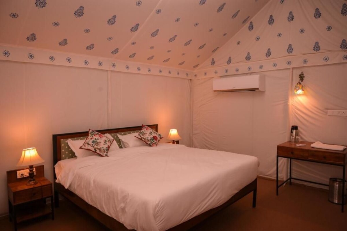 Exclusive Tent | Desk, laptop workspace, blackout drapes, WiFi (free)