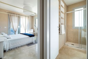 6 chambres, fer et planche à repasser, lit parapluie, Wi-Fi gratuit