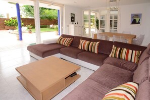 Fernseher, Stereoanlage